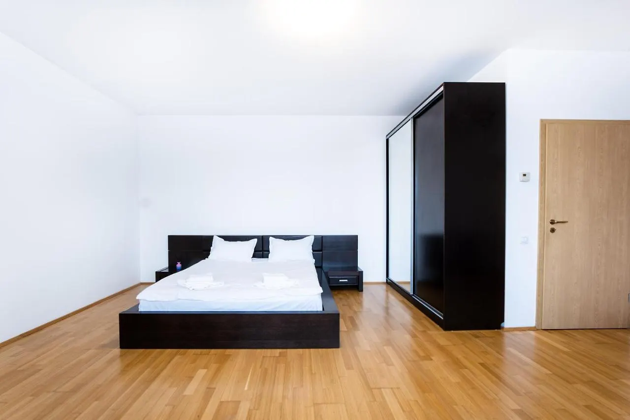 Studio Aviatiei Boekarest 0*,